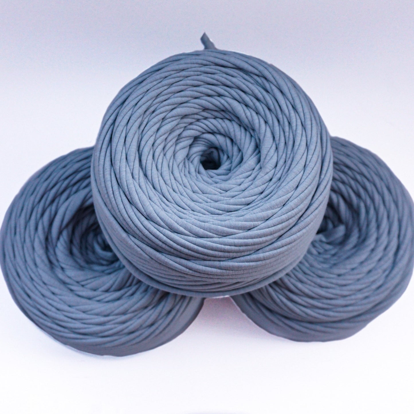 T-shirt yarn for crocheting baskets, bags, rugs and home decor. Bulky Yarn Silver blue