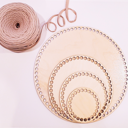 Bundle of t-shirt yarn and basket wooden round base