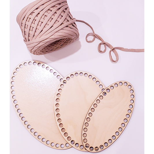 Bundle of t-shirt yarn and basket wooden oval base