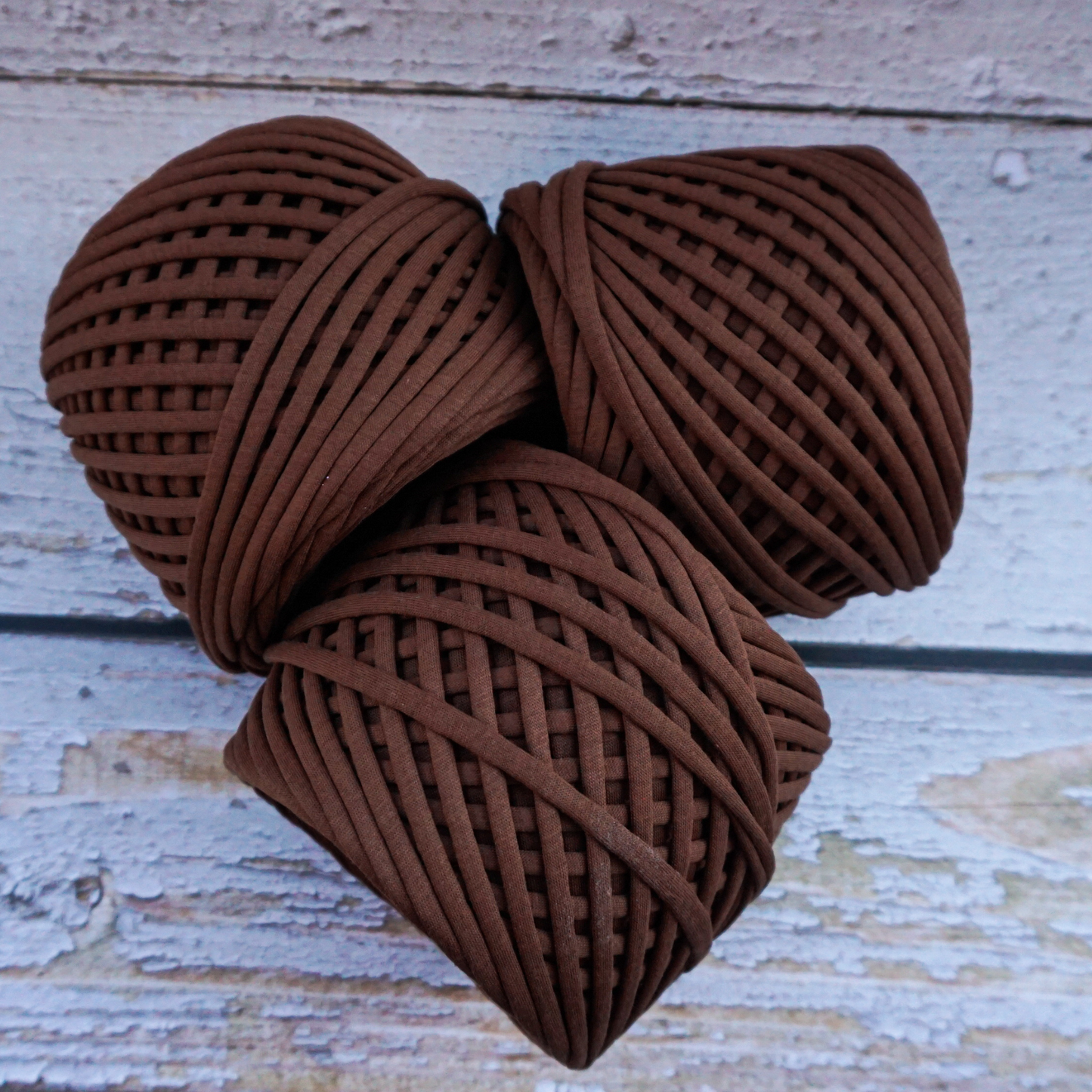 T-shirt yarn for crocheting baskets, bags, rugs and home decor. Nut