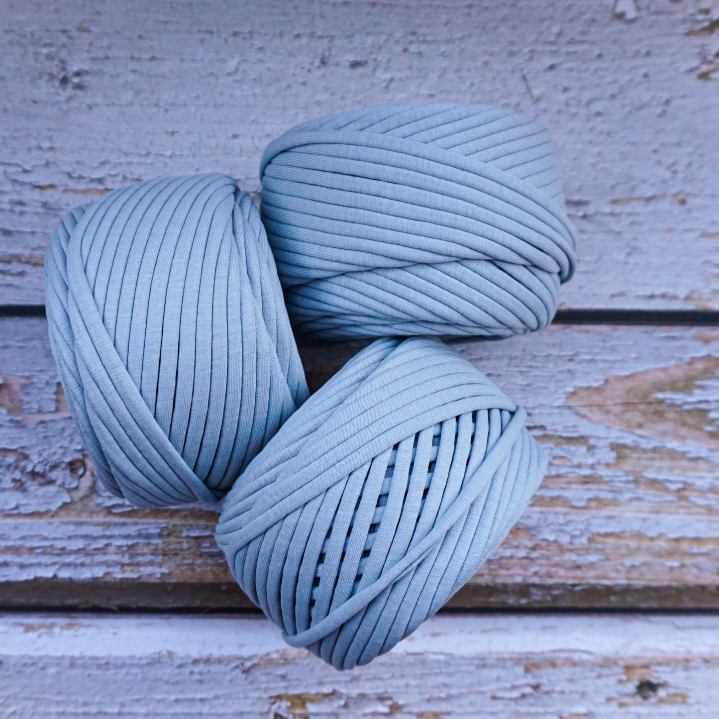 T-shirt yarn for crocheting baskets, bags, rugs and home decor. Bulky Yarn Silver blue