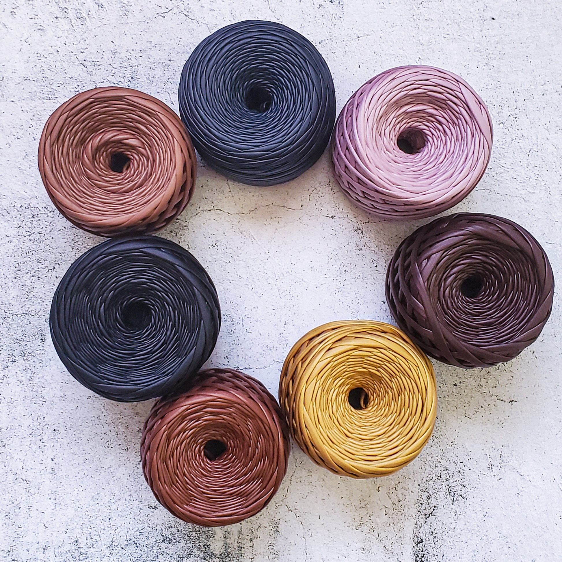 Leather looking T-shirt yarn for crocheting baskets, bags, rugs